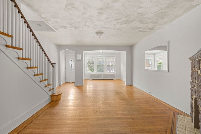 Photo - ???UPDATED 3 BEDROOMS AND 1BATH HOME LOCATED IN WEST OAK LANE