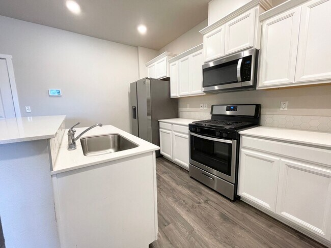 Photo - Newly Established Town Home in Redmond, OR!!