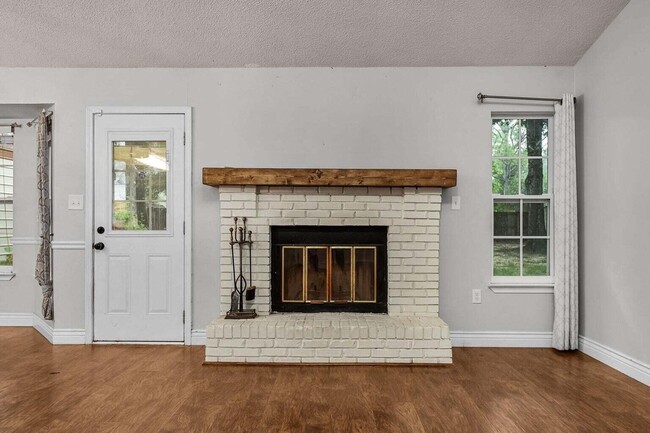 Photo - 202 Brittany Ln