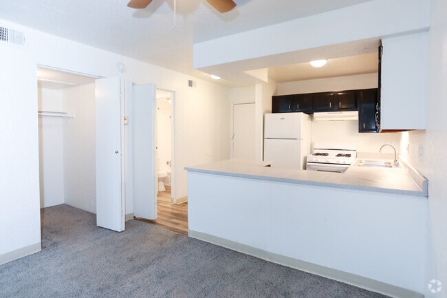 Studio, 1BA - 561SF - Canyon Crest