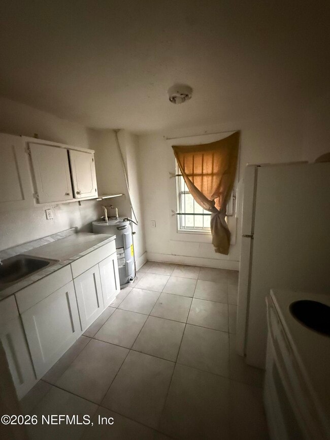Photo - 1649 State St W