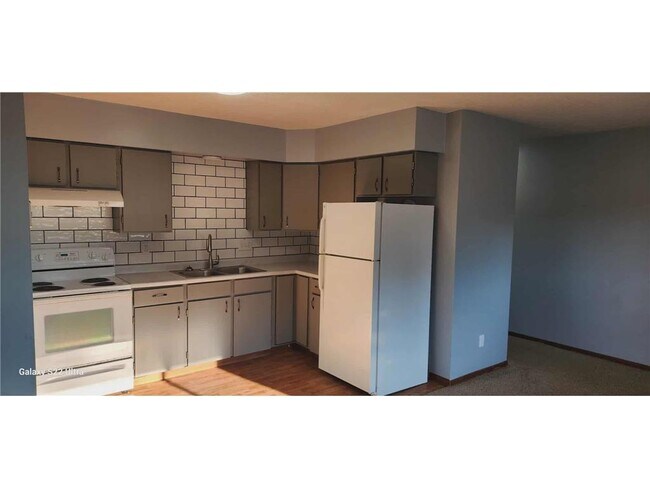 Photo - 102 Lake Ave S Unit 4