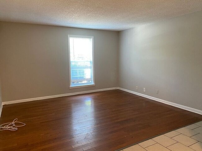 Photo - Cute & Affordable 1 Bedroom in Madison Unit Apt 1-14