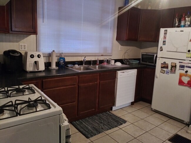 Photo - 1202 N Walnut St Unidad 1