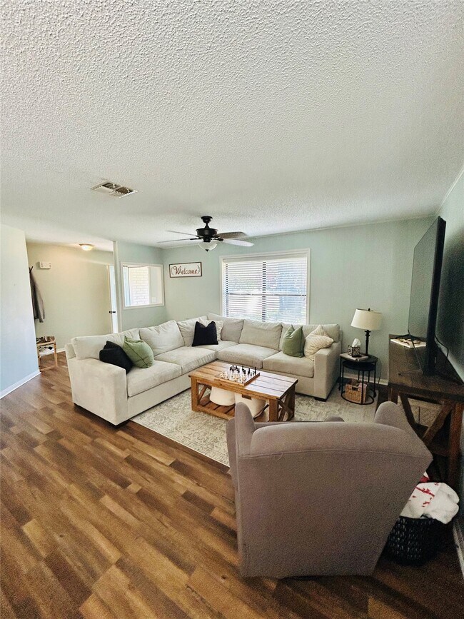 Photo - 108 Creek Bend Ln