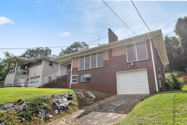 Building Photo - 2501 Fairfax Ave