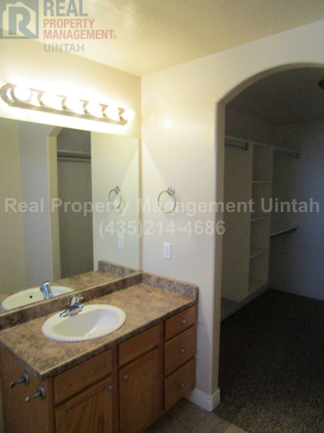Photo - 3 Bed 2.5 bath Townhome