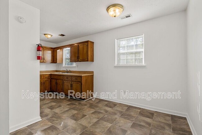 1375 Thompsonville Ln