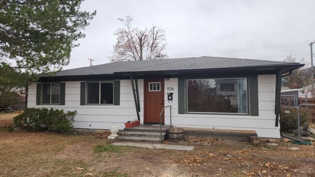 Building Photo - Centrally Located Three Bedroom House with...