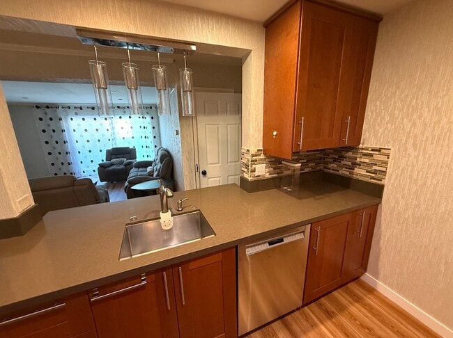 5460 White Oak Ave Unit G201