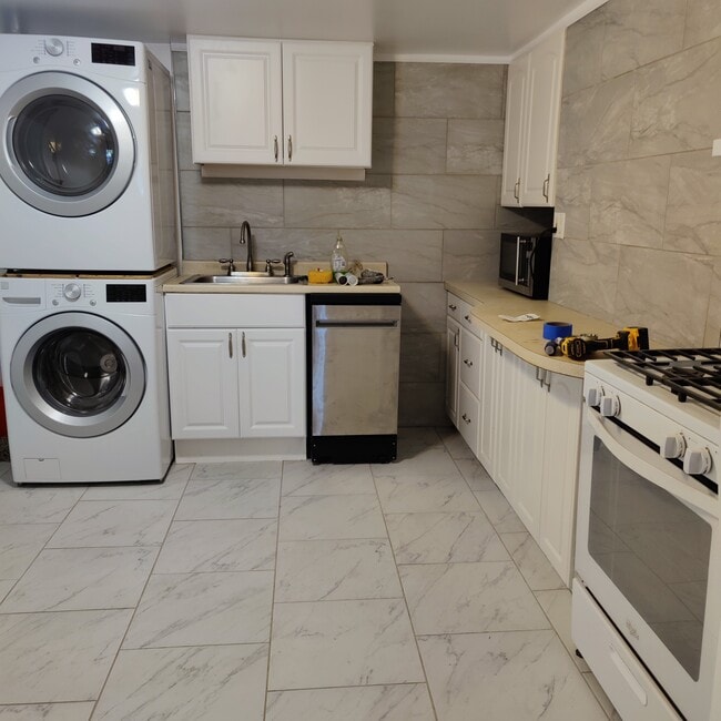 Kitchen - 250 22nd St Unit Apt 1