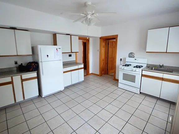 Photo - Get settled immediately in this great Fitc... Unit 2