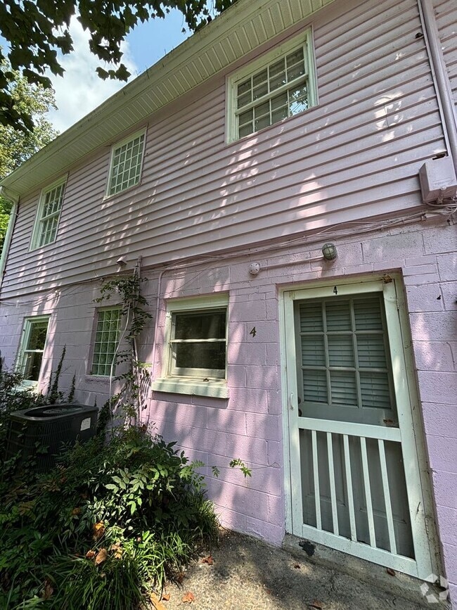 Building Photo - Live at the Color Wheel - Walk to UNC! Rental