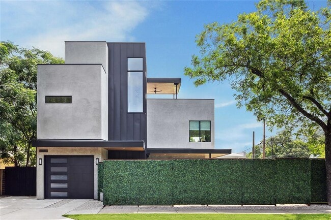 Photo - 1304 Comal St