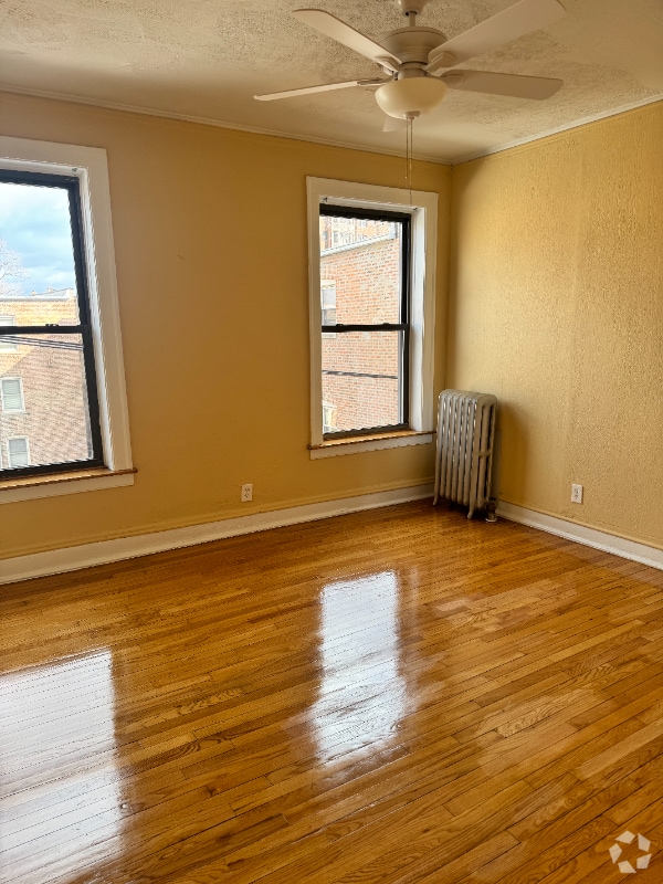 Building Photo - 6909 S Crandon Ave Unit 6915-2 Rental