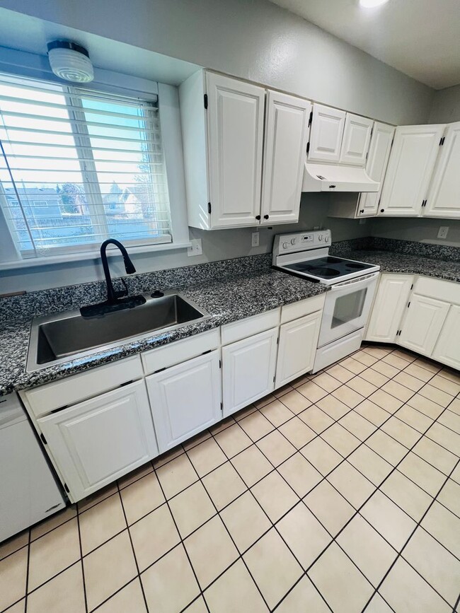 Photo - Beautiful 4 Bedroom 3-Bathroom Home