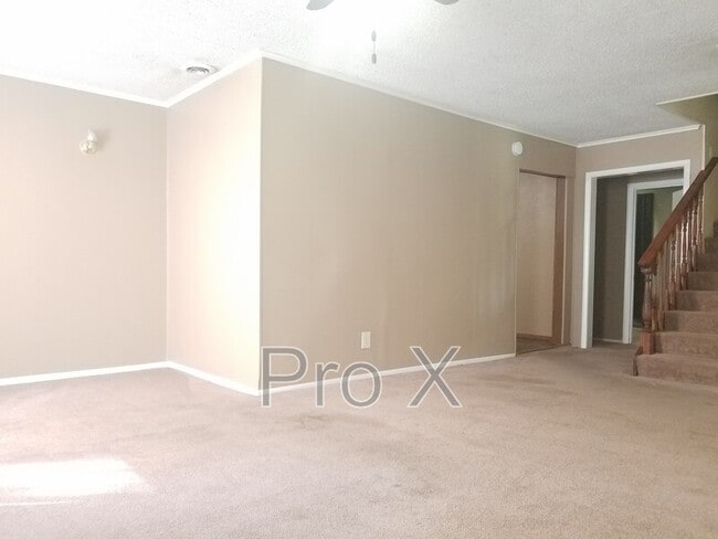 Photo - 703 W 4th St