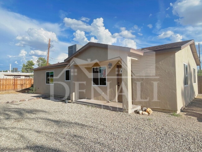 Building Photo - 2618 N Sparkman Blvd
