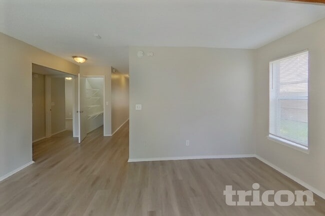 Photo - 606 Radnor Ln