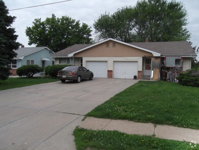 Building Photo - 3114 S 44th St Rental