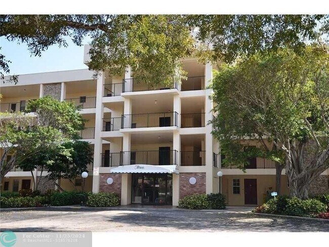 Building Photo - 2900 N Palm Aire Dr Unit 305 Rental