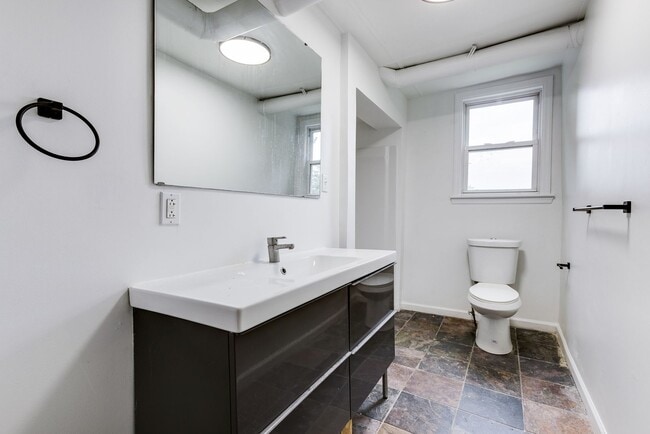 Photo - 955 E Warrington Ave Unit Apt 2