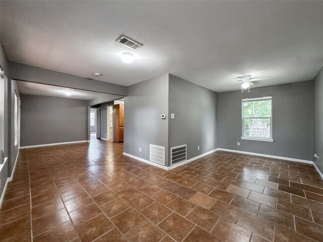 Photo - 4717 Heron St