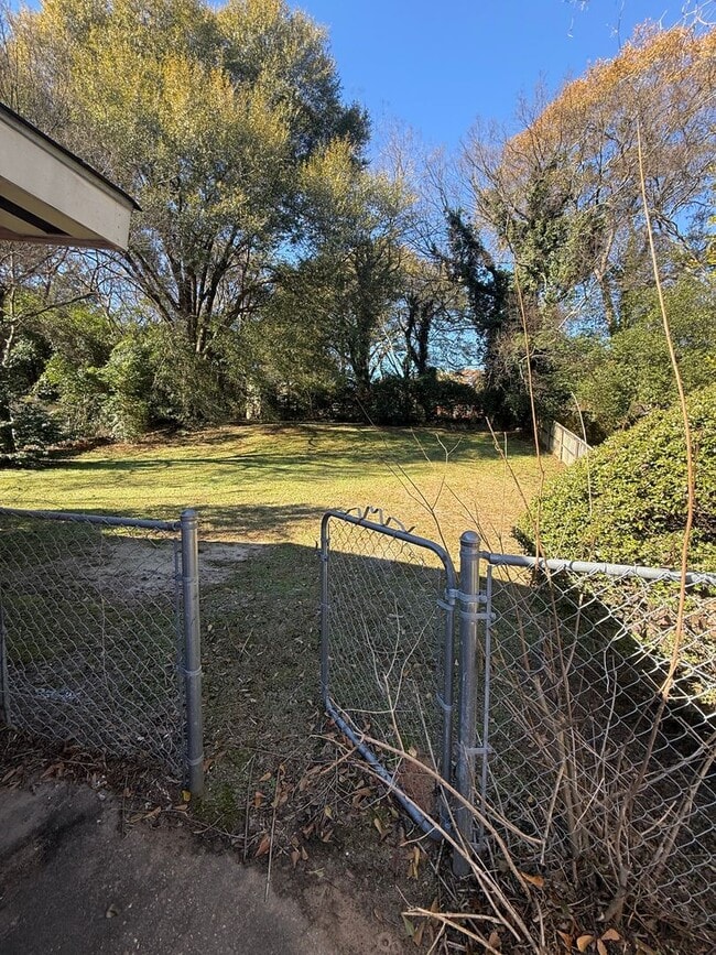 Photo - ** 3 bed 1 bath located in Forest Hills ** Call 334-366-9198 to schedule a self showing