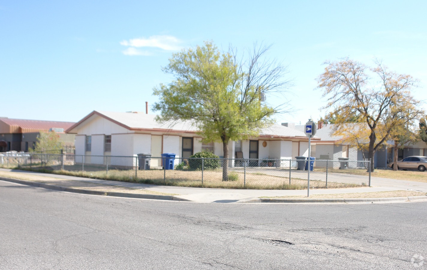 Eisenhower Apartments - Eisenhower Apartments