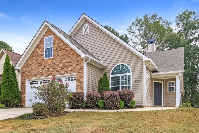 Photo - 224 Greenview Dr