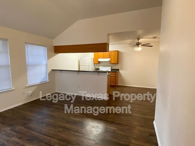 Photo - 641 Woodard Ave