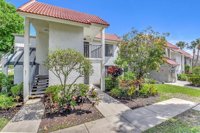 Building Photo - 5715 Fairway Park Dr Unit 201