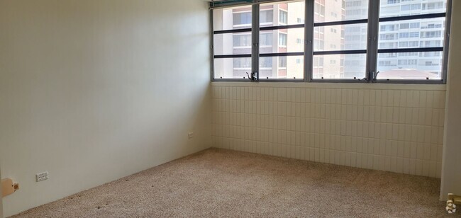 Building Photo - AVAILABLE NOW! Spacious and bright 2 bed, ... Unit 6E Rental