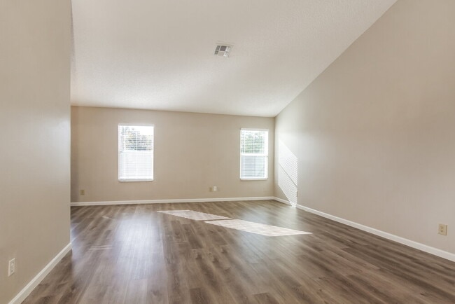 Photo - 6307 W Kings Ave