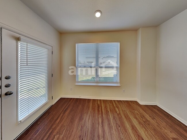 Photo - 207 Pebble Creek Run