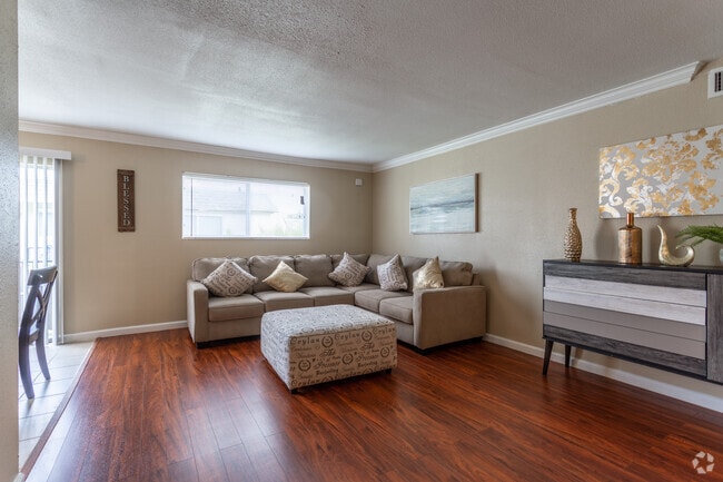Sala de estar - Falls of Deer Park Apartments