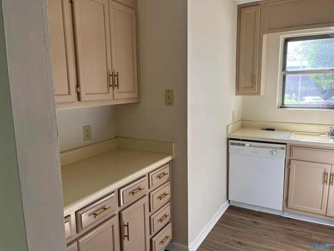 Photo - 2307 Colony Dr SW