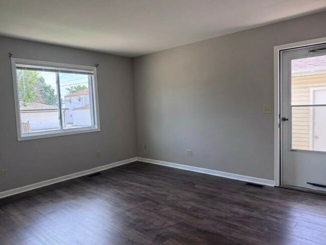 Photo - 1353 Lakeview Ave