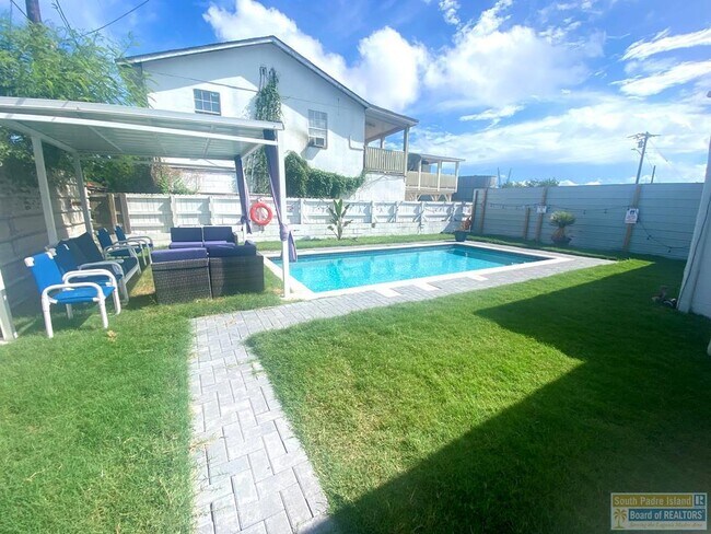 711 S Shore Dr