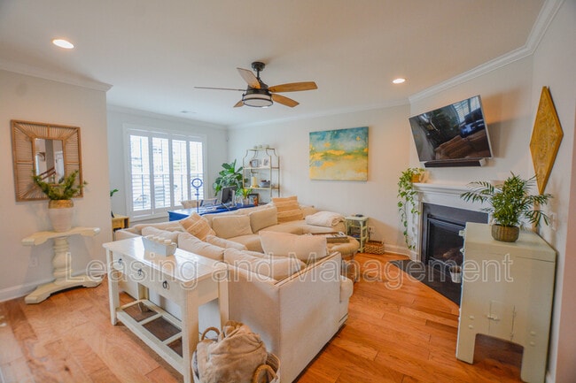 Photo - 1596 Prince Edward St