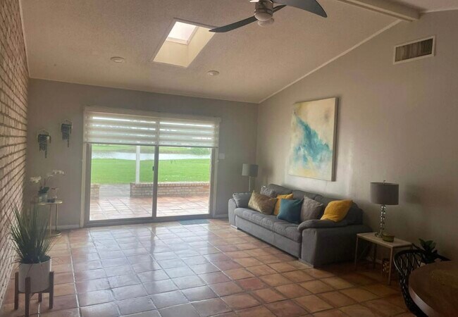 712 Continental Dr