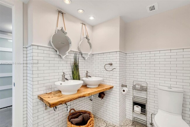 Building Photo - 2301 Collins Ave Unit 1533