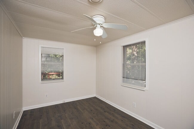 Photo - 2553-2555 Lloyd Rd Unit 2555