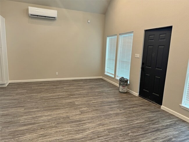 Photo - 60 Acorn Ln Dr