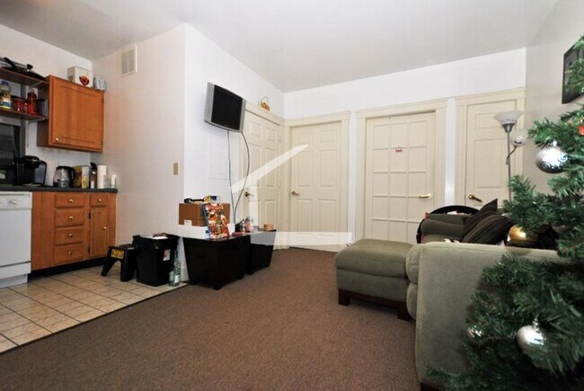 Photo - 827 Beacon St