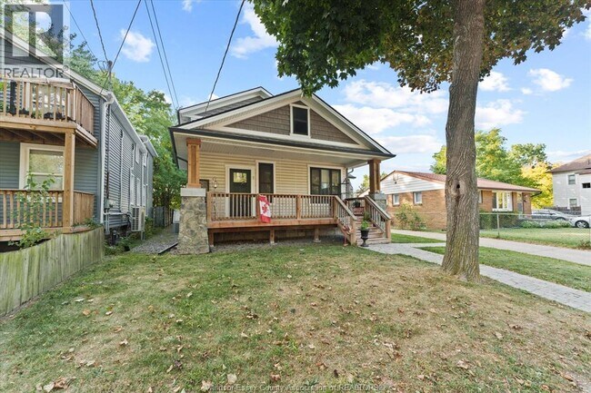 Photo - 3222 Peter St