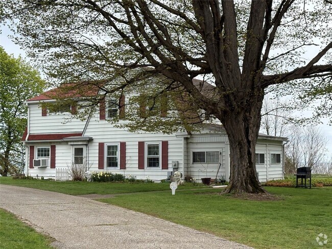 Building Photo - 8424 E Lake Rd Rental