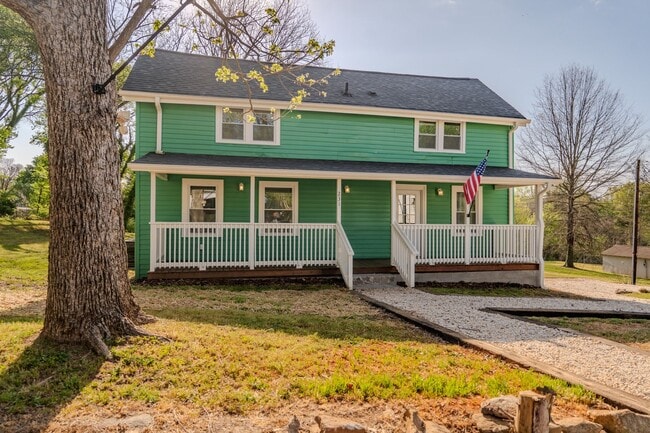 Photo - 231 Broadway St