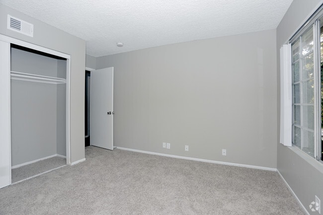 3BR, 2BR - 1300 SF