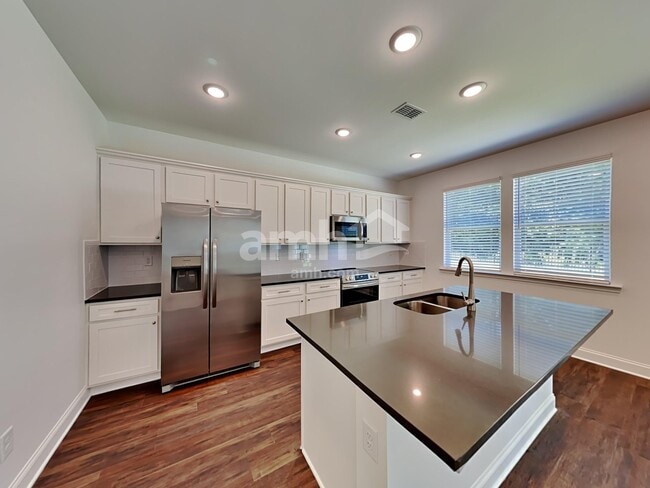Photo - 205 Spruce Cir